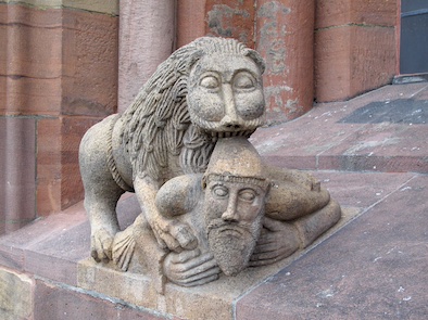 Worms Cathedral, sculpture of a lion subduing a man
